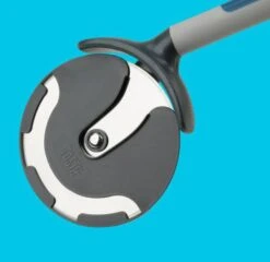 Roulette à Pizza Géante -Umbraen Boutique 0a02d5e6edb64afda79999159fd7d92d.cropped 308 316 589 572.processed