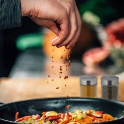 6x Pots à épices Avec Saupoudreur -Umbraen Boutique 1a969237aa5a484fb7c2a4aee0f71f62