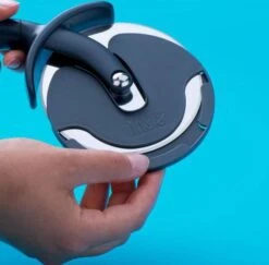 Roulette à Pizza Géante -Umbraen Boutique cacf418ef8b249fb93573b82f72bbf4b.cropped 301 312 589 580.processed