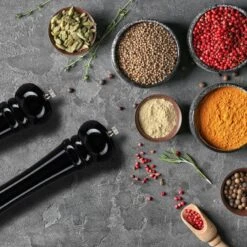 Lot De 2 Moulins à Poivre En Bois -Umbraen Boutique d15c92c54ac248c4ac05efd12d0164c2