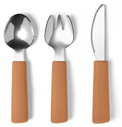 Couverts Pour Enfants -Umbraen Boutique e657bc83228f4341adbbafd309fb71dd.cropped 79 22 910 948.processed